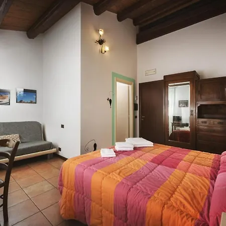 Briciola Di Sole E Ristorante * Borgo (Marche)