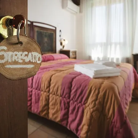 ベッド・アンド・ブレックファスト Briciola Di Sole E Ristorante Borgo