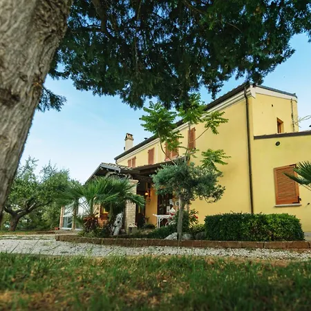 ベッド・アンド・ブレックファスト Briciola Di Sole E Ristorante