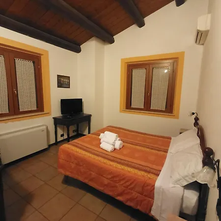 Briciola Di Sole E Ristorante 3* Borgo (Marche)