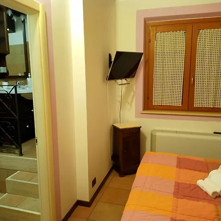 Bed & Breakfast Briciola Di Sole E Ristorante Borgo (Marche)