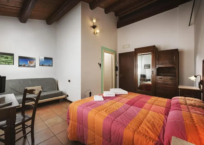 Briciola Di Sole E Ristorante 3* Borgo (Marche)