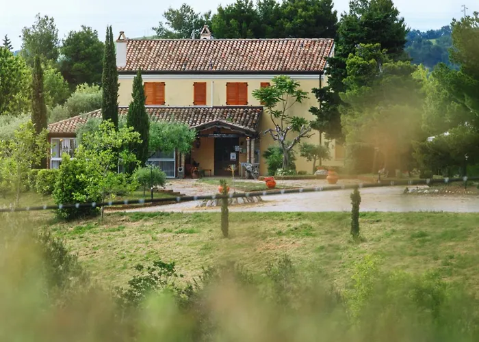 Briciola Di Sole E Ristorante 3* Borgo (Marche)