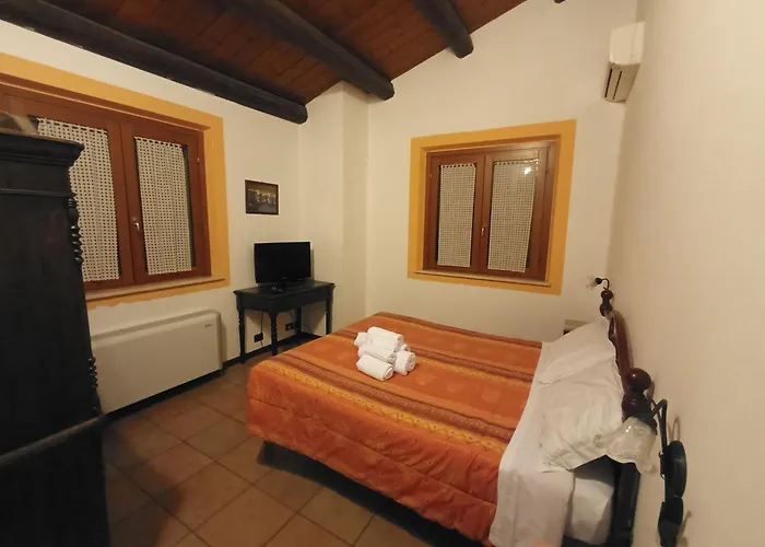 Briciola Di Sole E Ristorante 3* Borgo (Marche)