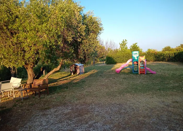 Briciola Di Sole E Ristorante Frühstückspension Borgo (Marche)